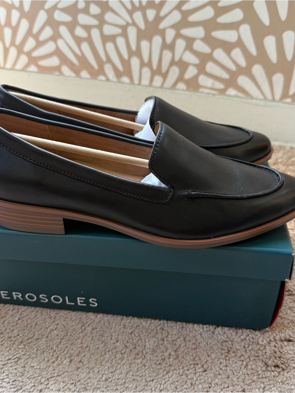 Aerosoles East Side Black Leather Women's Loafers